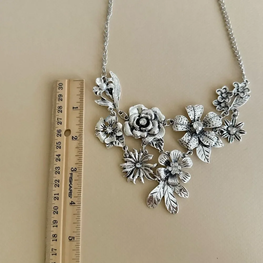 Flower statement necklace  S784